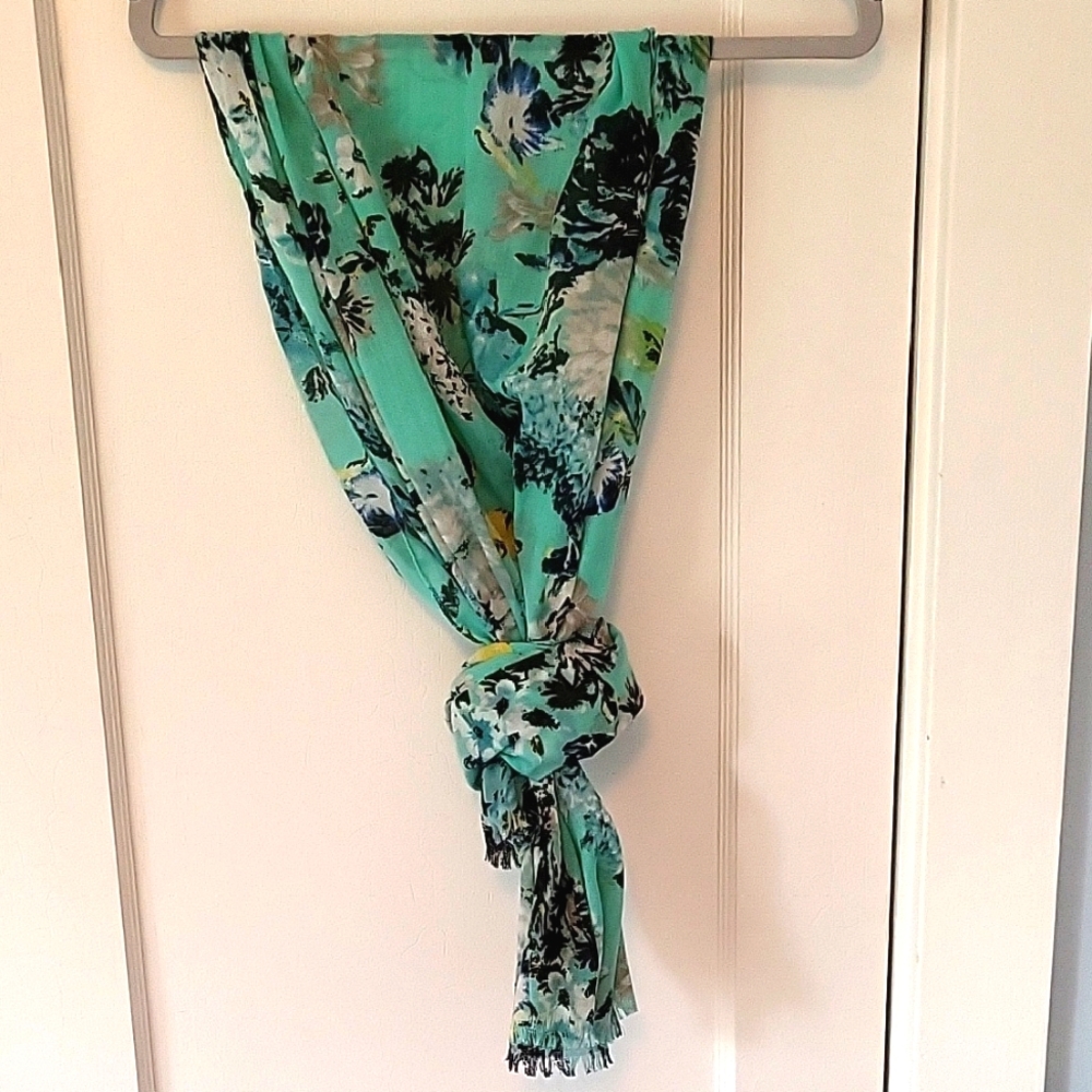 Floral print Lightweight Wrap